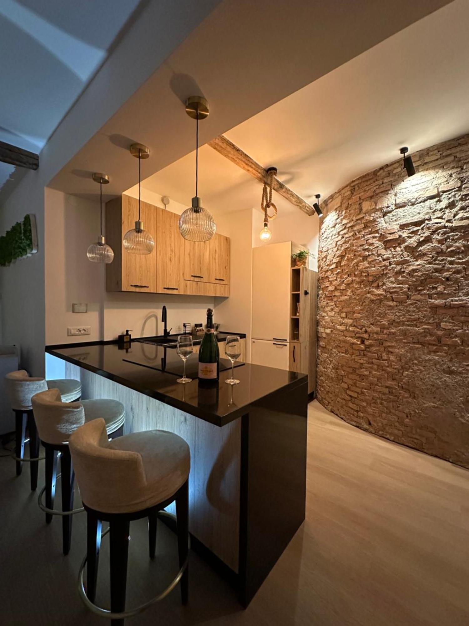 Apartment In The Shadow Of The Colosseum Rome