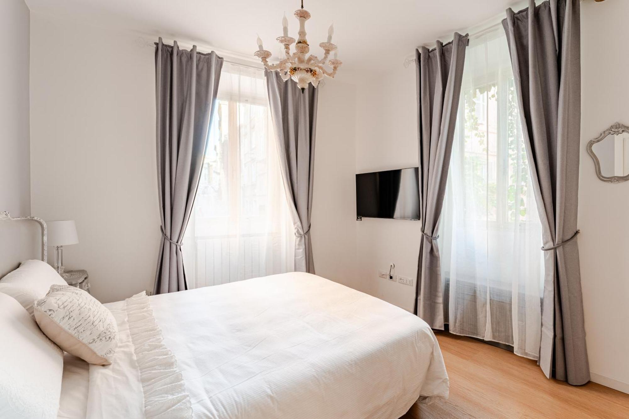 Apartment In The Shadow Of The Colosseum Rome